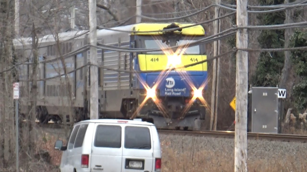 Excellent K5LL Horn and Quilling - LIRR 414 EMD DE30AC Leading Double Decker Trains Compilation
