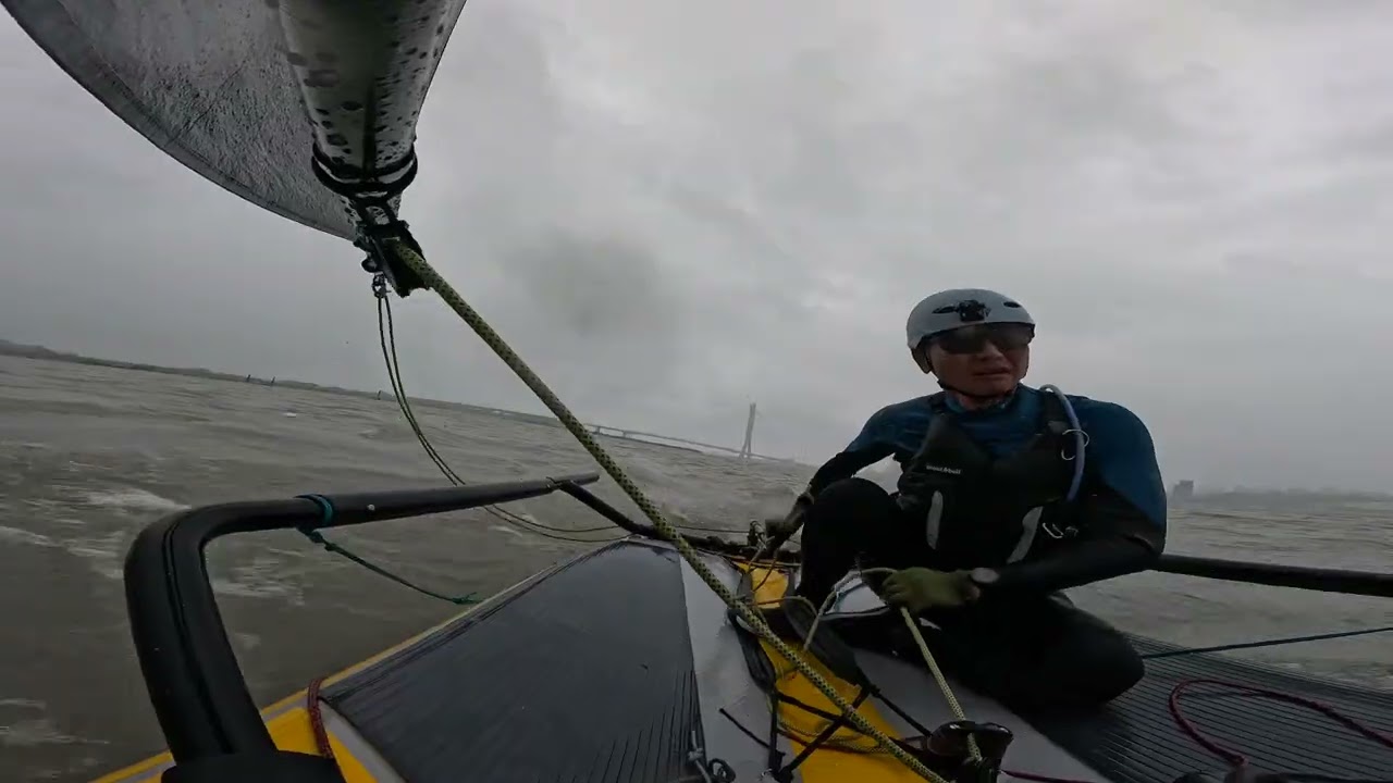 Wetsuit is on! 大雨後的淡水河 10/24/2025
