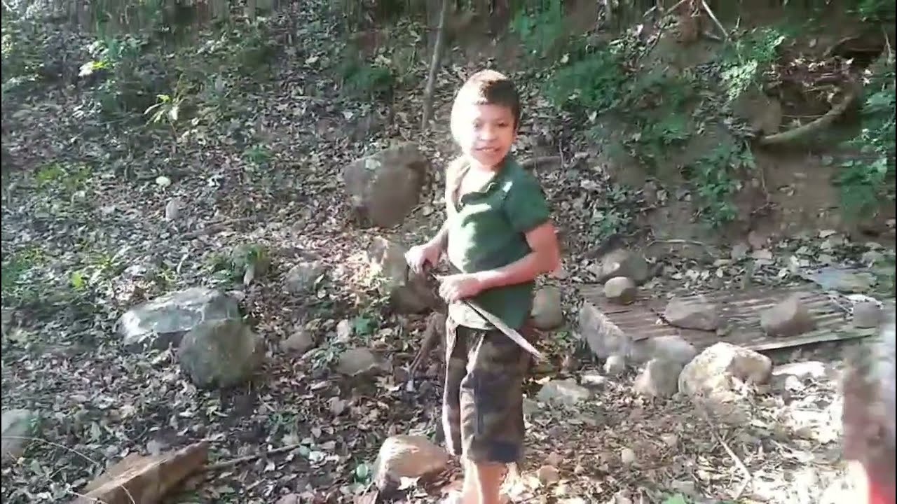 💥 Desde una MONTAÑA ⛰️ traemos agua 💧 para nuestra casita de tierra 