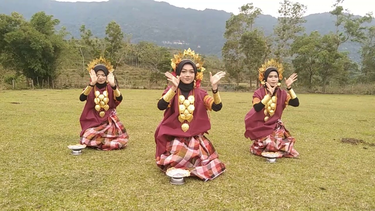 Angngaru dan Tari Padduppa