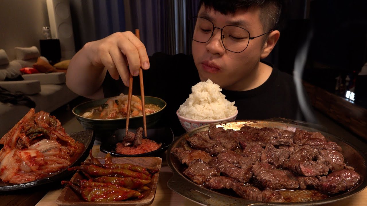 ASMR Mukbang 먹방창배 불금에는 소등심구이지 굴새우라면 명란기름장까지 최고의 조합 먹방 Korean barbeque  kfood eatingshow realsound
