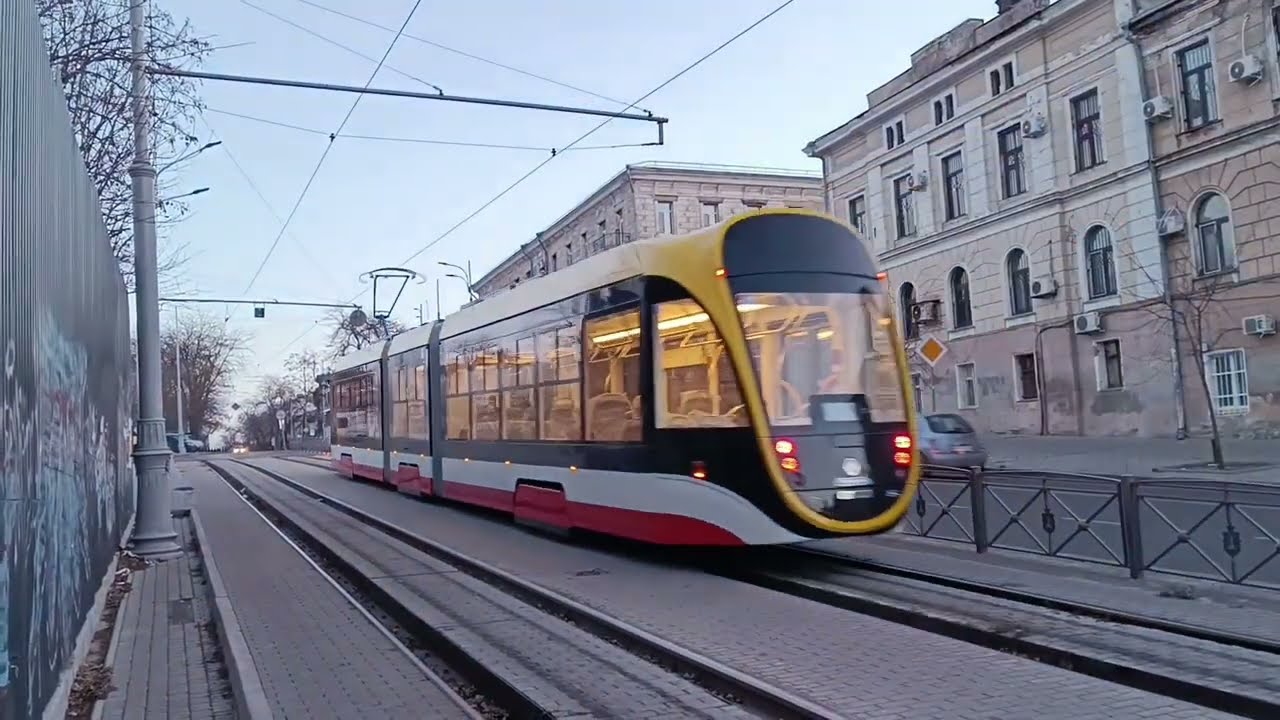 Перший день обкатки трамвая Татра-Юг К1Т306 б/н 7013 в Одесі. Проїзд по узвозу Маринеска. 23.12.2023