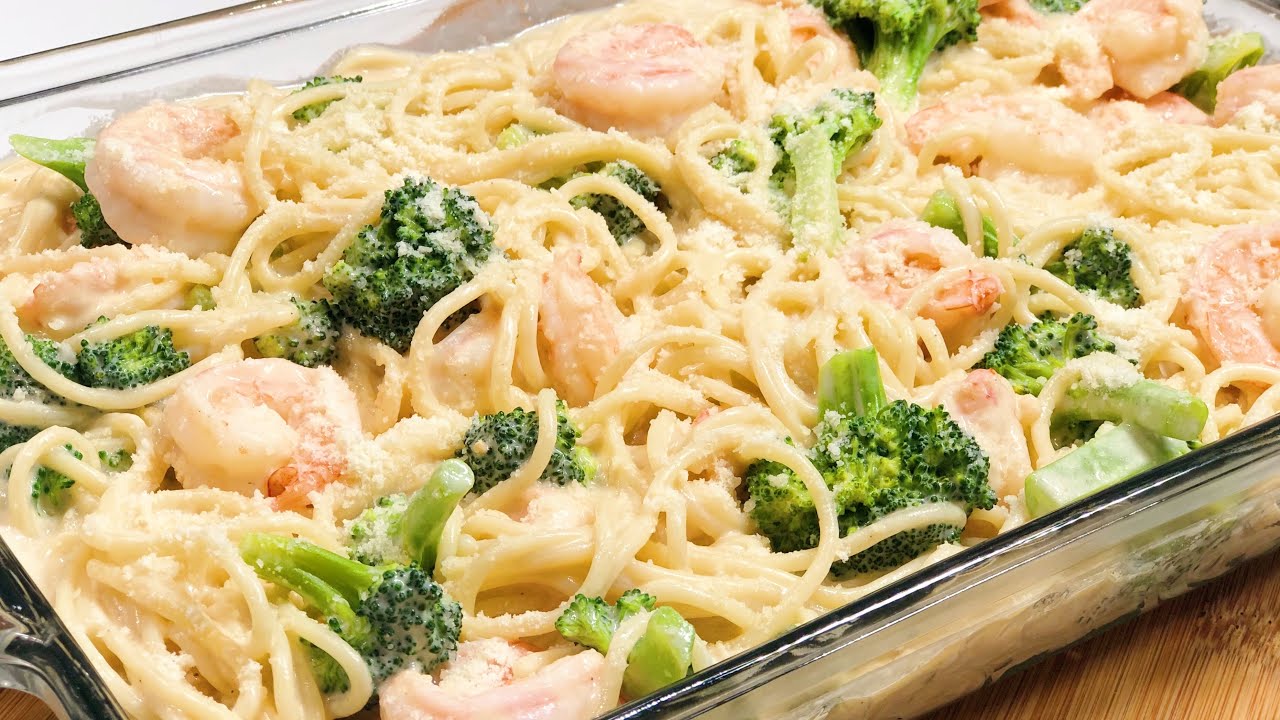 SPAGUETTI CON CAMARONES Y BRÓCOLI. SPAGUETTI WITH SHRIMP AND BROCCOLI