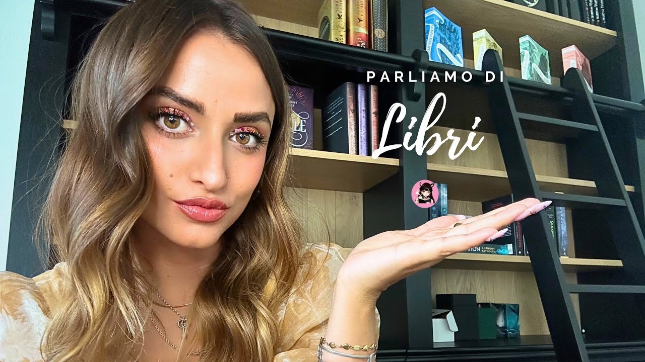 ♡ ASMR - parliamo di LIBRI sussurrando - MartinaBooks #2 | ♡