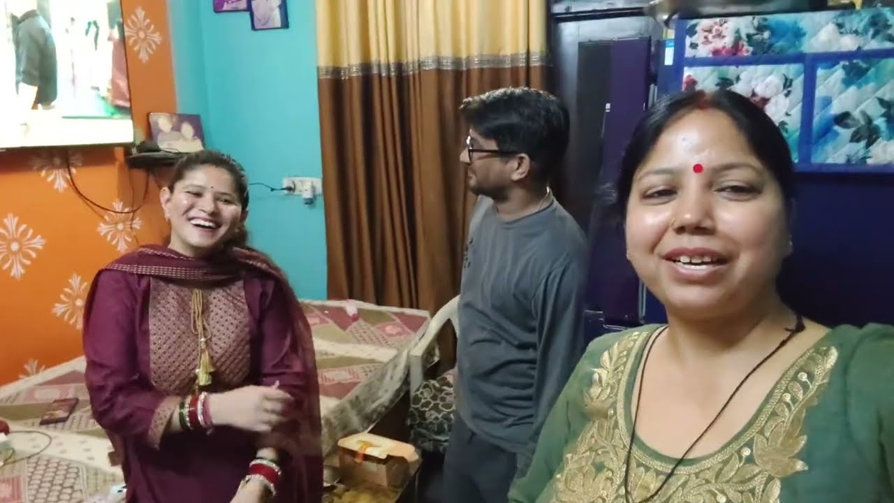 # dinner👌 ke bad #💞devar🤗 Ne khilai 😋bhabhi 💞ko #Apne hathon 🖐️se jalebi😜🥳🎉🎉