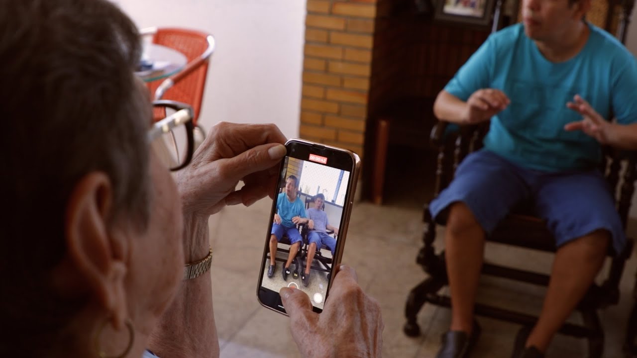 Gêmeos autistas fazem sucesso nas redes com mais de 700 mil seguidores