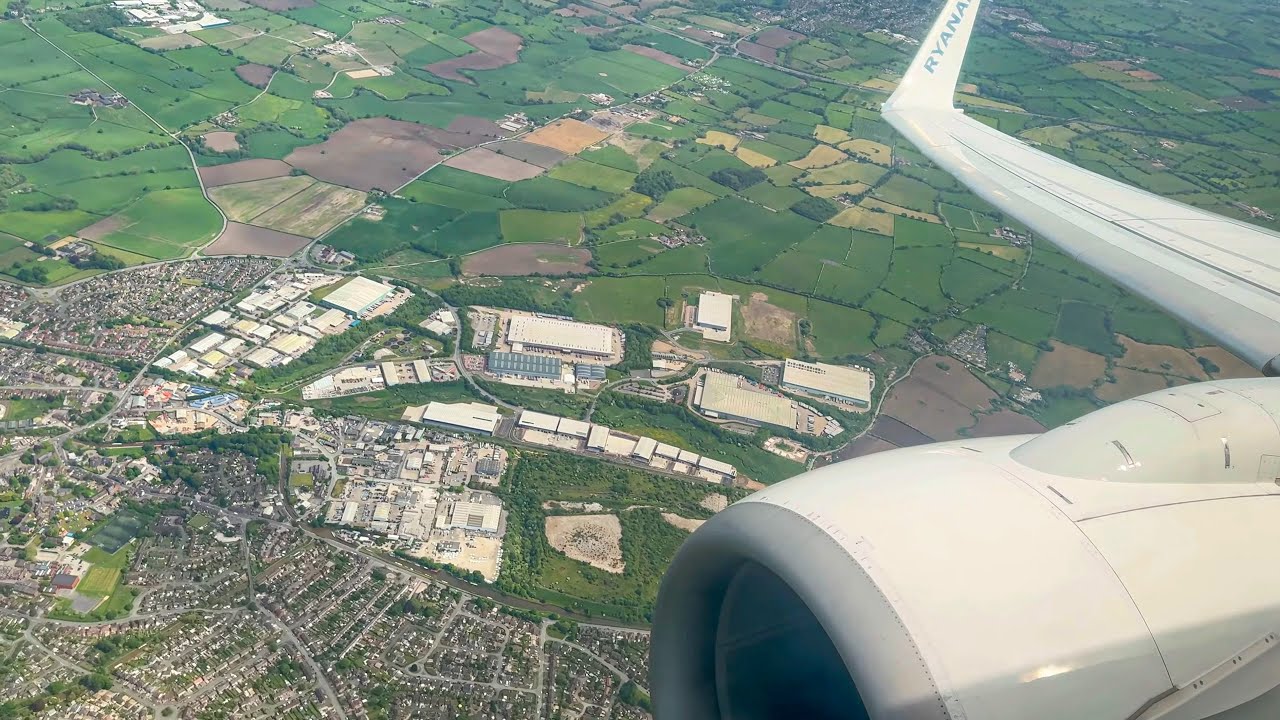 Ryanair B737-800 | Clear approach into Manchester | 4K60 HDR