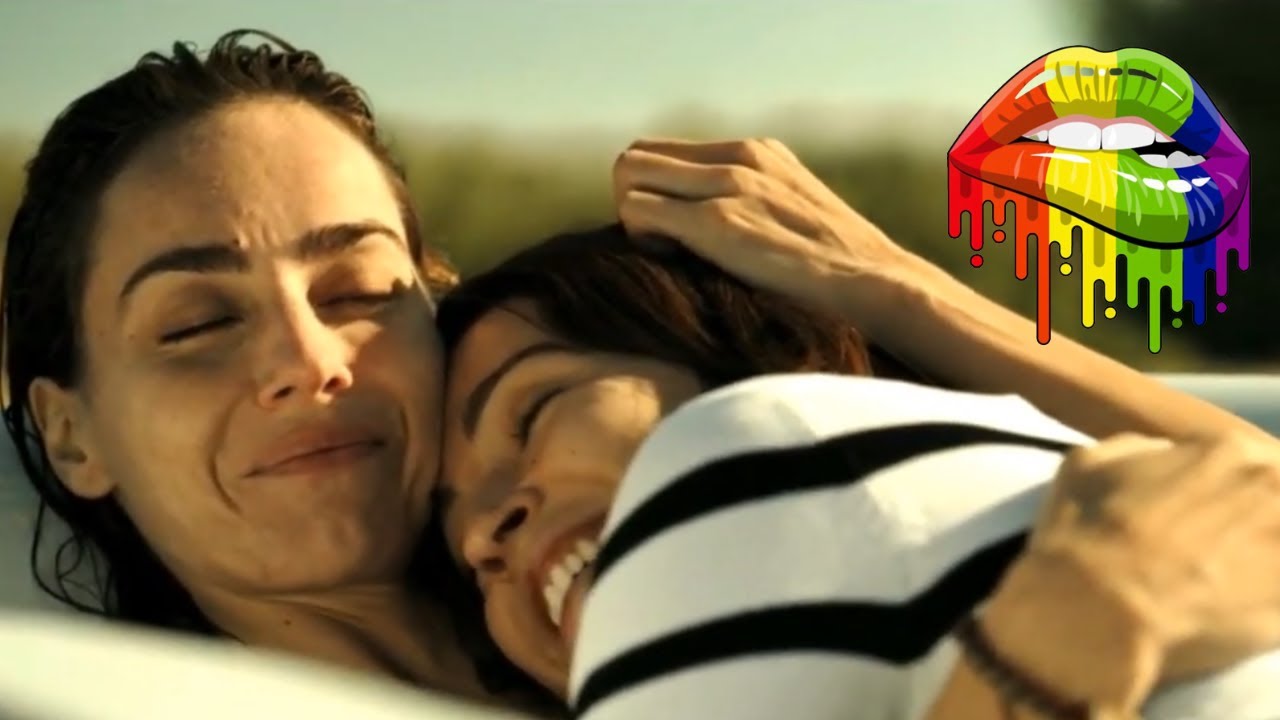 Alex and Veronica - Kissing Scenes - The Pier / El embarcadero