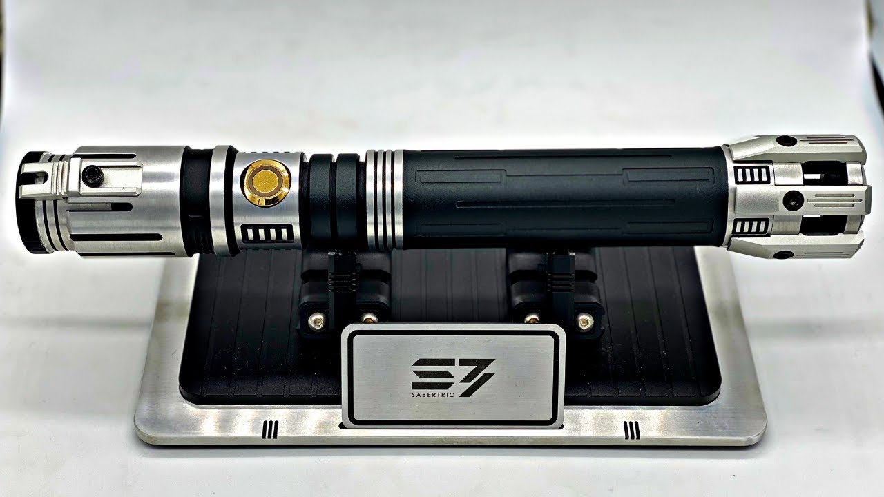 First Look - Sabertrio's New Lightsaber (Sologaard)