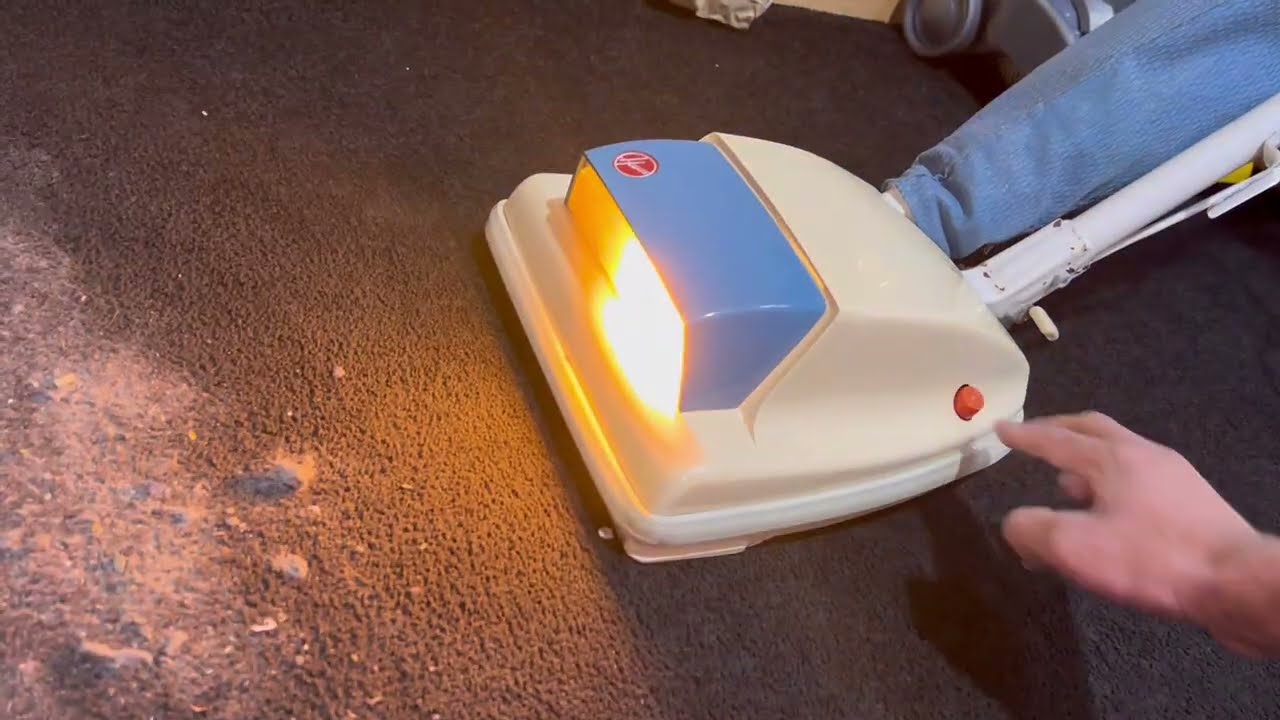 1970 Hoover Junior Dirtsearcher Vacuum cleaner - First Look