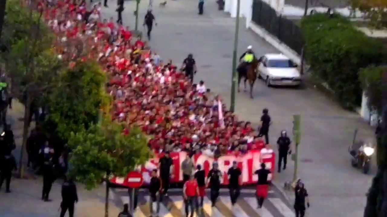 Llegada de los Biris al Benito Villamarín en Europa League
