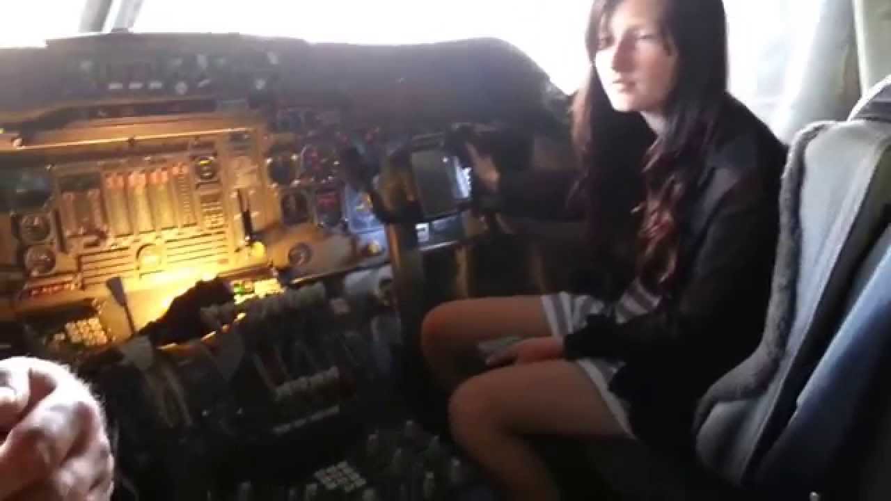 Inside a retired Boeing 747 simulator from 1982 (Air New Zealand)