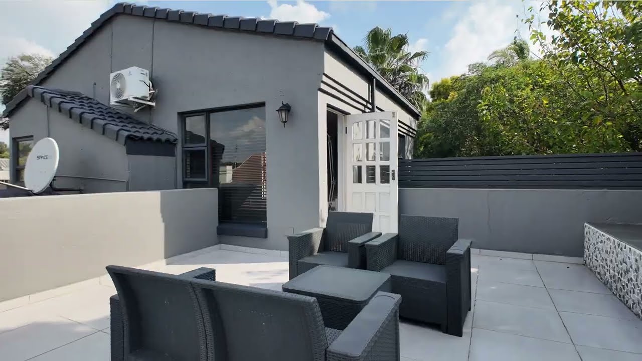 3 Bedroom House For Sale in Lonehill, Sandton