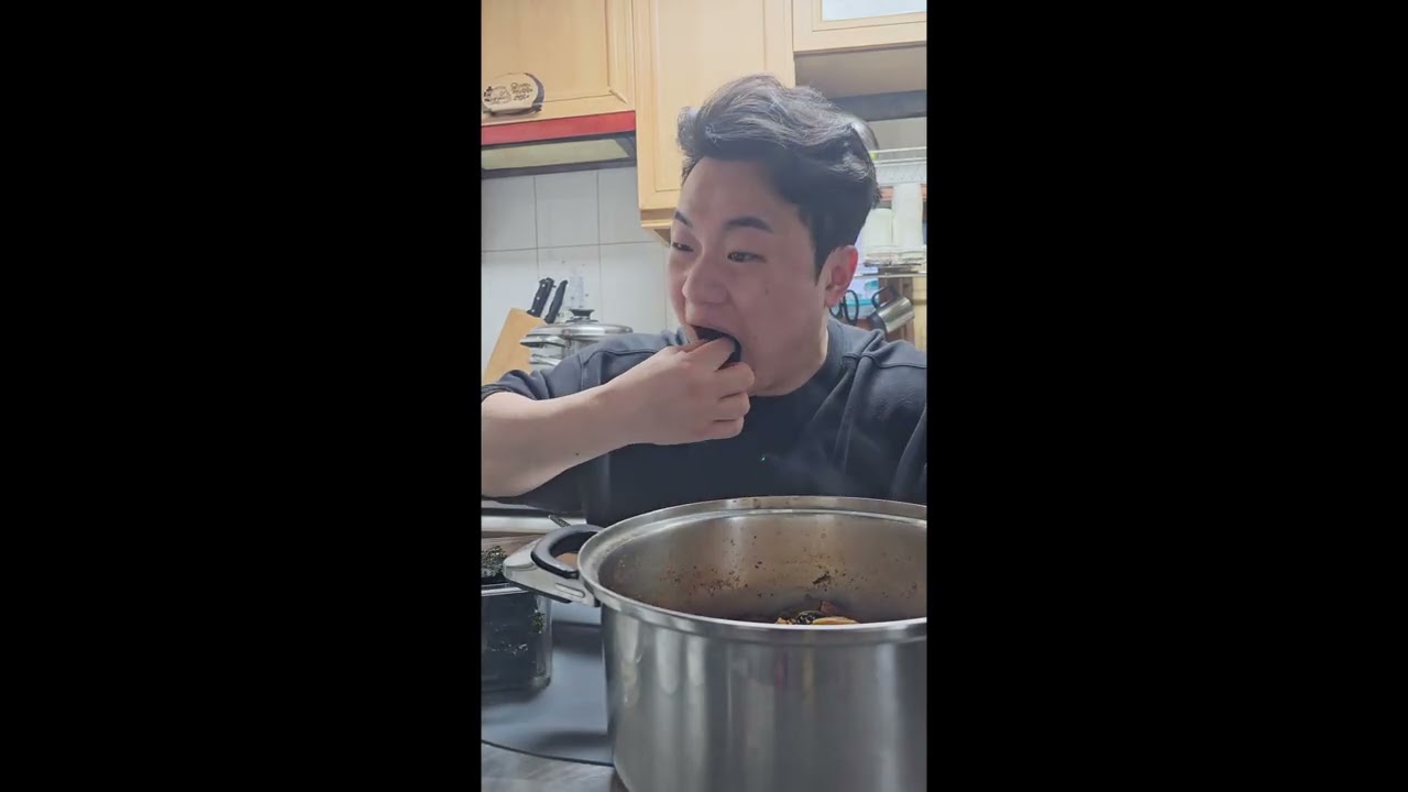 아무도 없는 집에서 김찌치개 먹방 [Pork and Kimchi Stew] MUKBANG / EATING SHOW