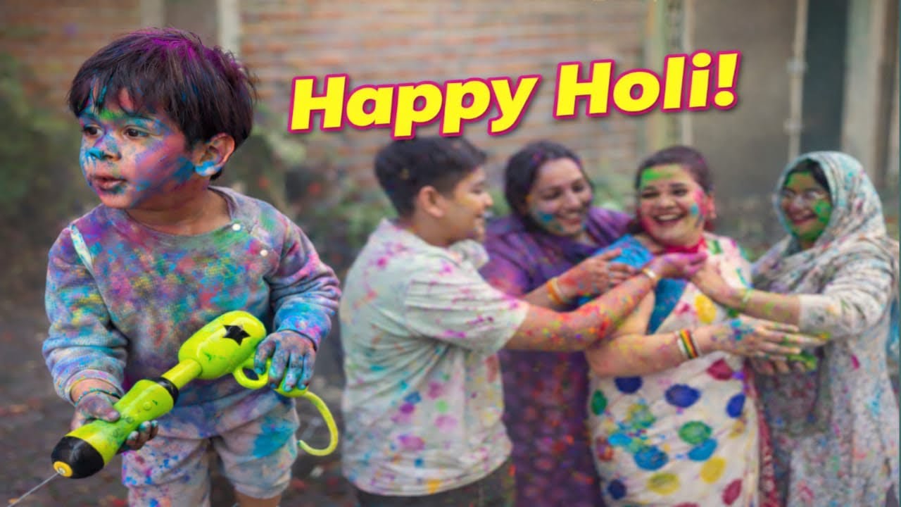 Family ke saath Holi ki masti hi sabse khaas hoti hai 💖