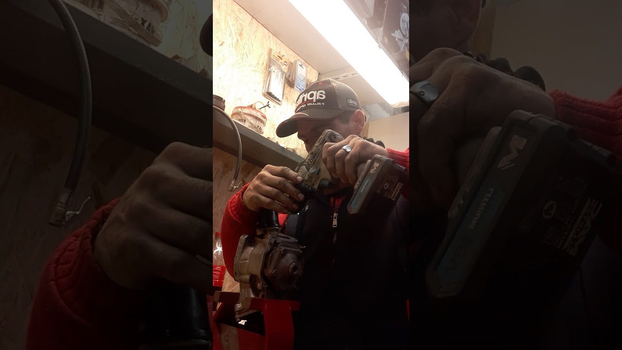 aprilia rs 125 cc changement valve echappement. electronique pour une pneumatique.