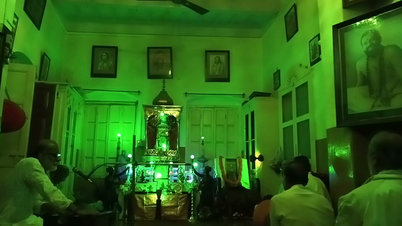 Emon madhu makha hari naam
