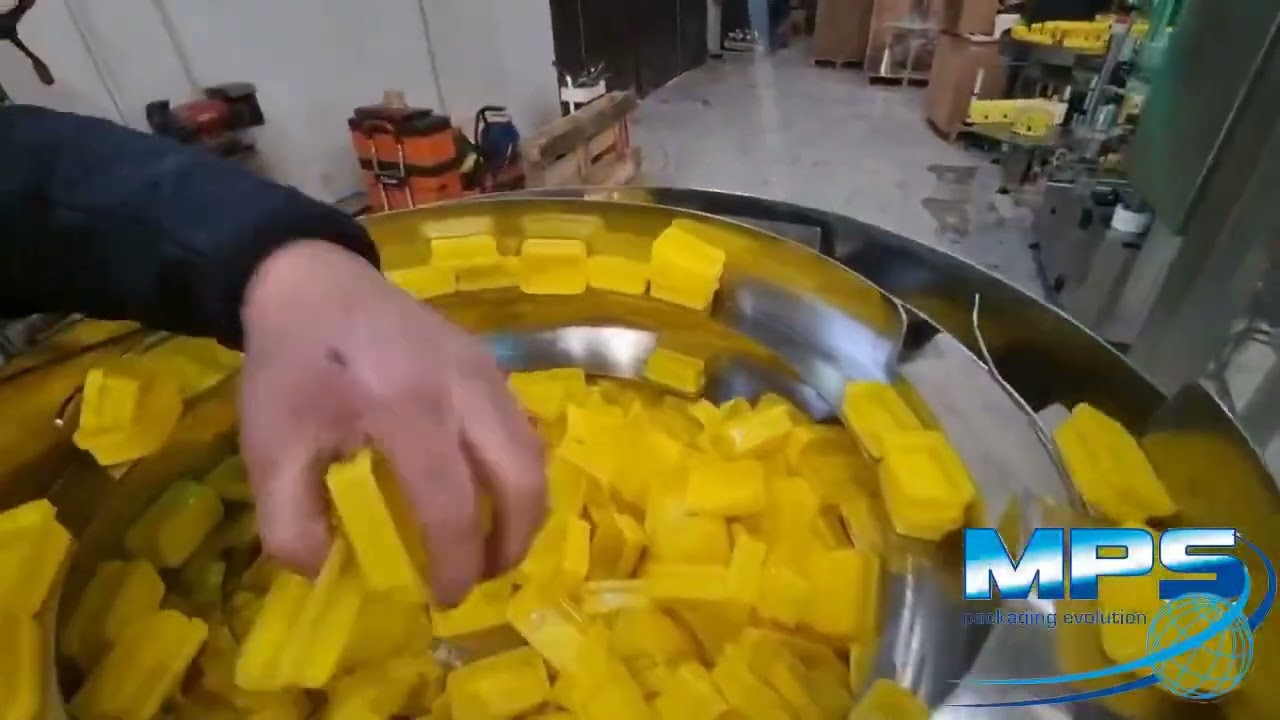 Linea di riempimento rotativa, tappatatura ed etichettatura per barattoli di spezie - Rotary filling