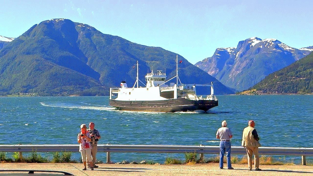 挪威旺斯內斯渡船口搭上渡輪 Vangsnes (Norway)