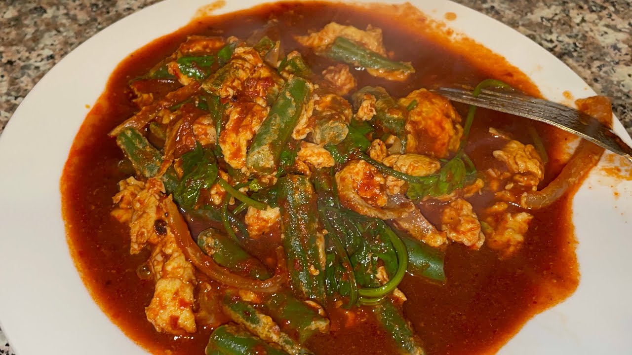 Huevos En Salsa Roja Con Ejotes #huevosensalsa #ejotes #facil