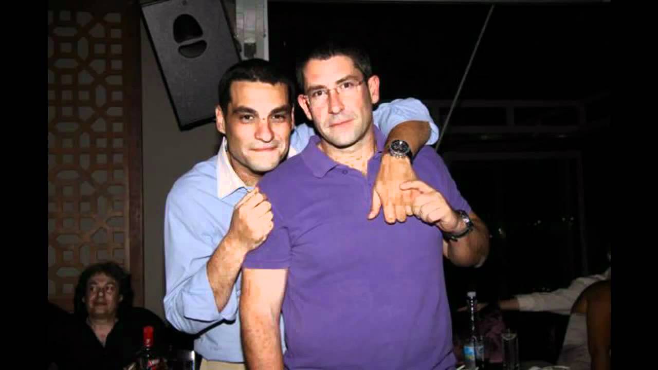 manos akis