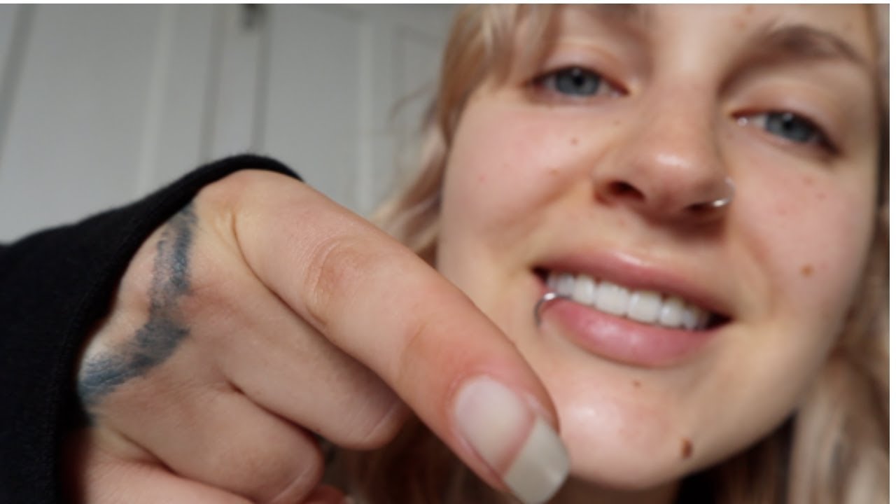 ASMR~Finding a tiny Borrower! *Gentle whispering, Tapping, Chewing Gum*