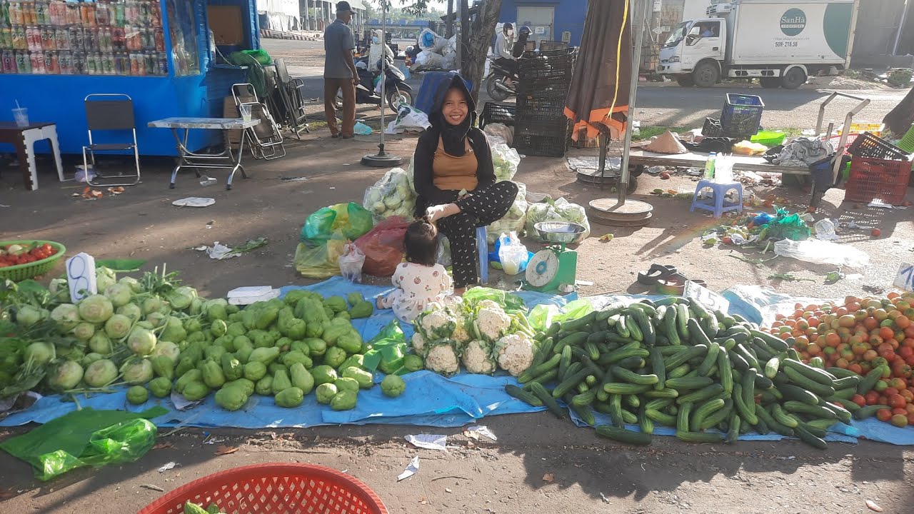Khu rau chợ đầu mối bình điền 29 tết xổ gẻ bèo cà chua 10k rau sống 20k dưa leo 15k 