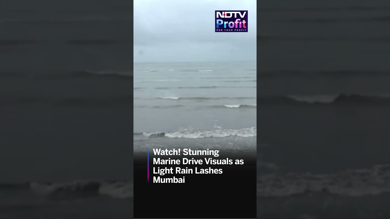 Watch! Stunning Marine Drive Visuals as Light Rain Lashes Mumbai | #Shorts
