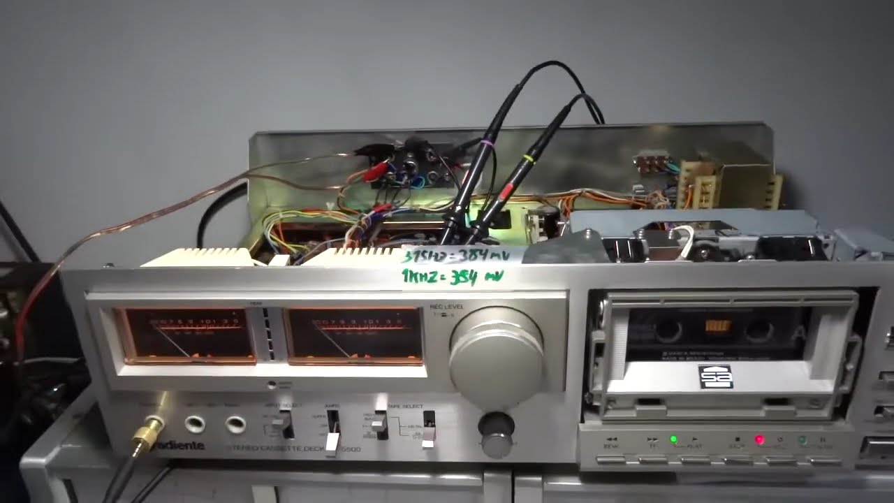 CASSETTE TAPE DECK AJUSTE DA FREQUÊNCIA DE BIAS MOSTRANDO NO GRADIENTE CD-5500