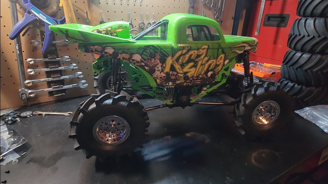 Christmas morning, Losi Lmt wheelie bar install and tire swap, king sling, bog hog!