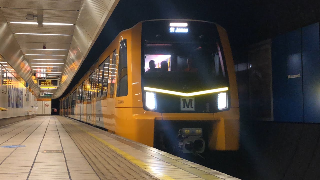 Tyne & Wear Metro: Class 555005 at Monument