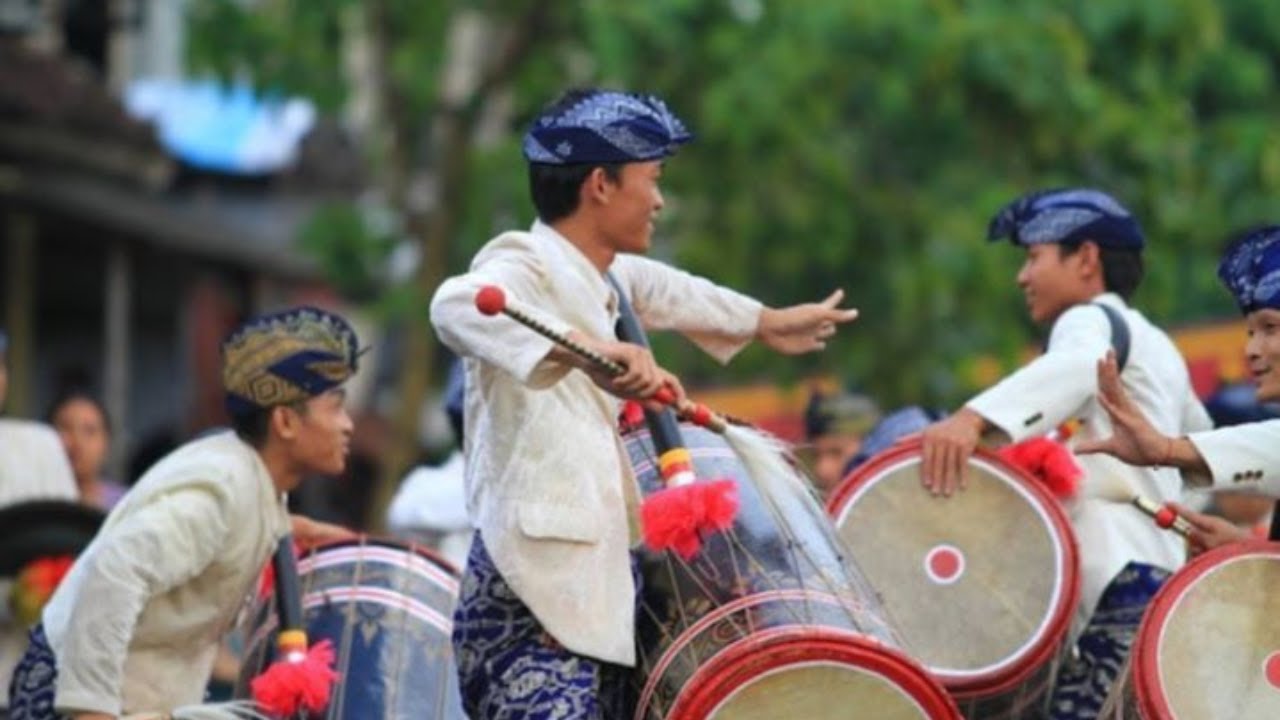 TARIAN CIRI KHAS GENDANG BELEQ SELAPARANG