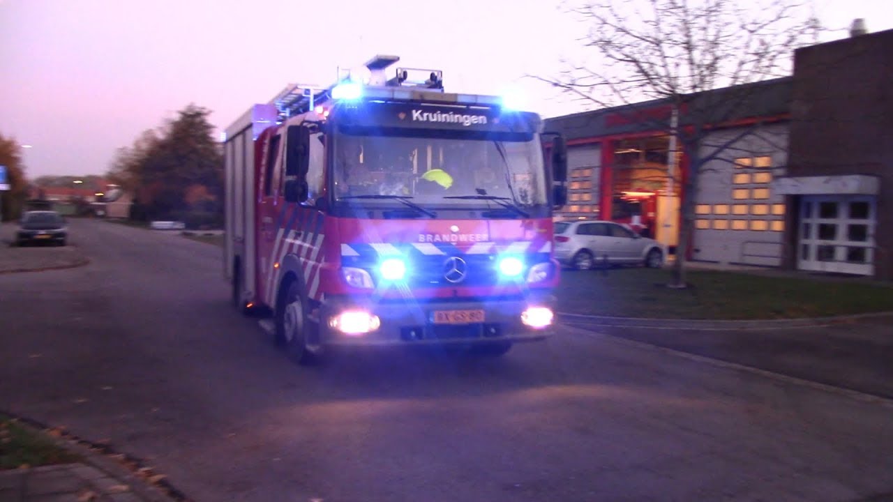 [Nieuwe sirene] Opkomst+uitruk PRIO 1 Brandweer 19-4232 met spoed naar voertuigbrand in Kruiningen
