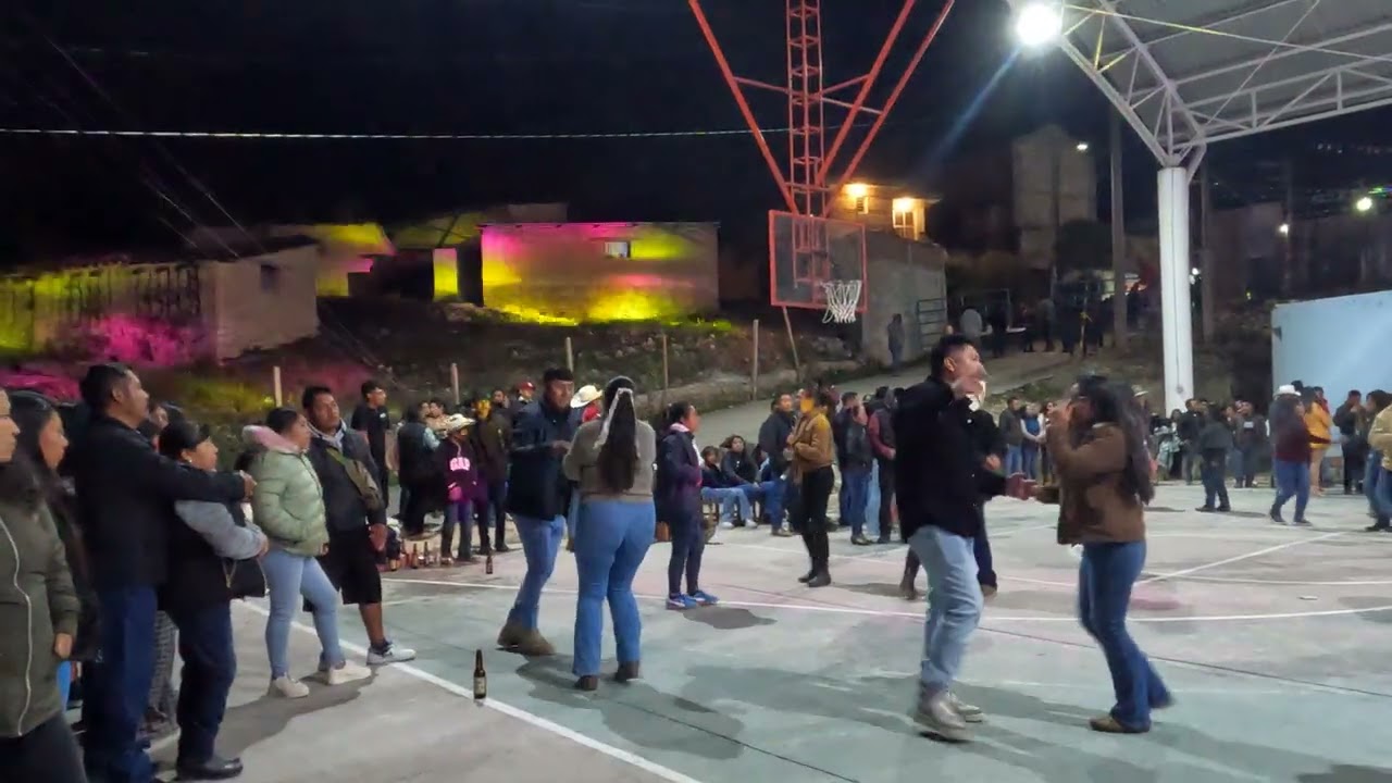 Unas cumbias para comenzar la noche en San Juan Tonaltepec 2025🤠