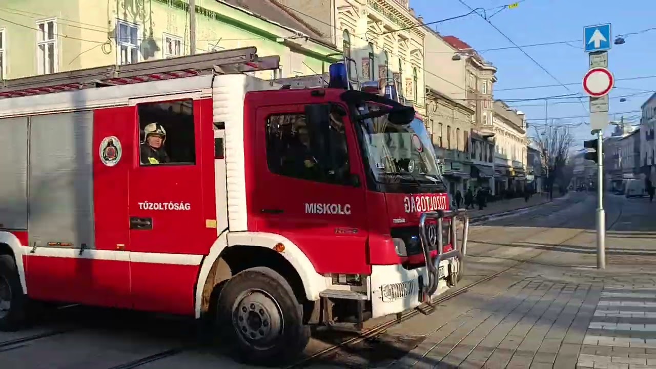 Fire engine responding in Miskolc 