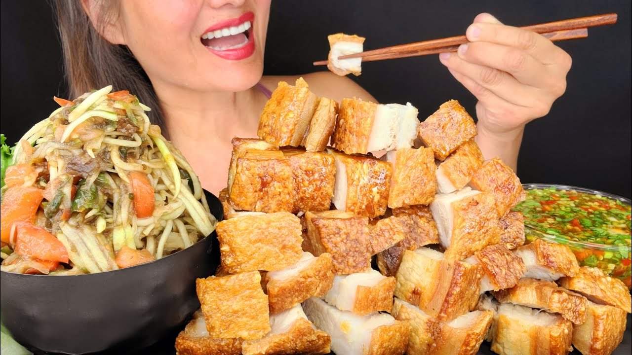 EATING LECHON KAWALI CRUNCHY FRIED PORK BELLY ASMR MUKBANG OMAD EATING NOISES BIG BITES NO TALKING