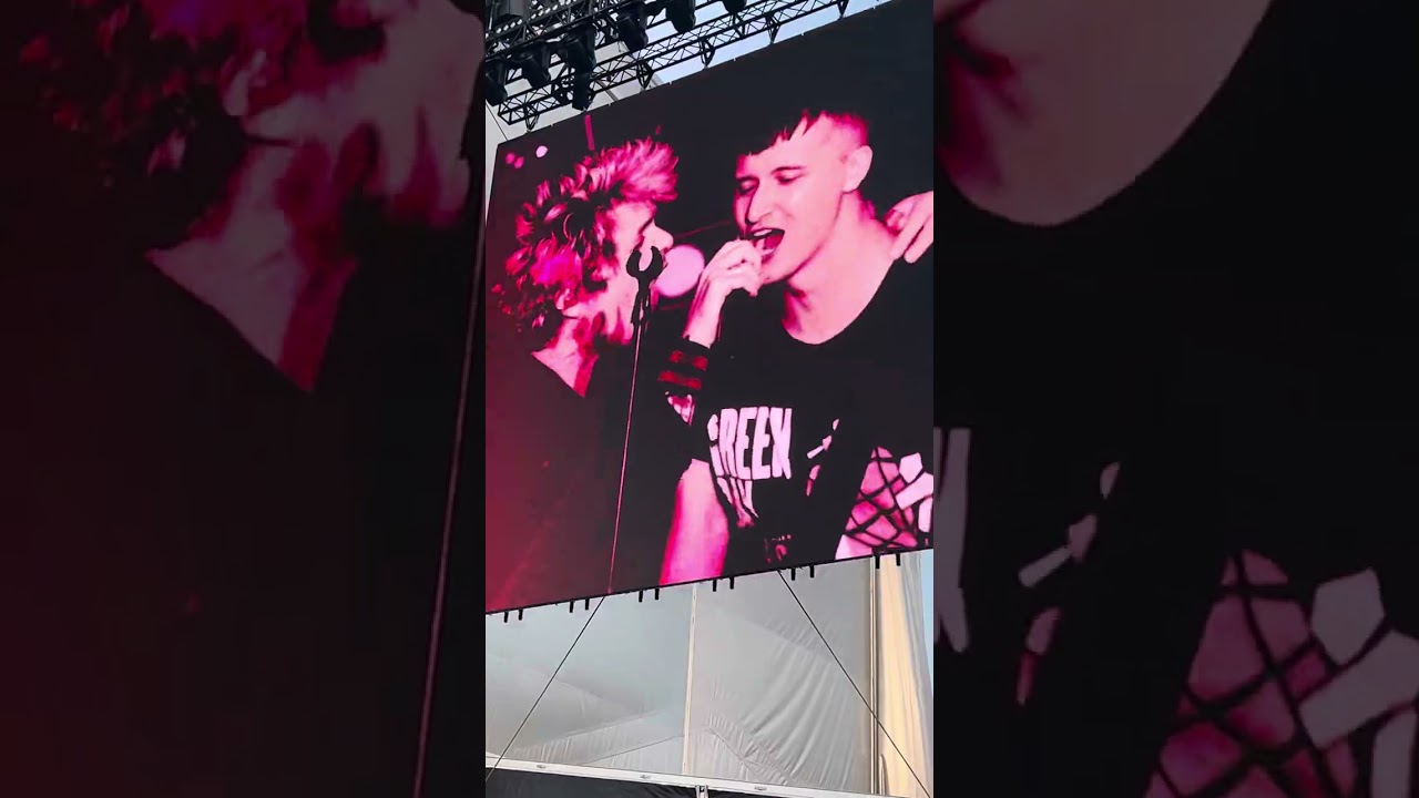 Fan play’s dilemma at green day Glasgow