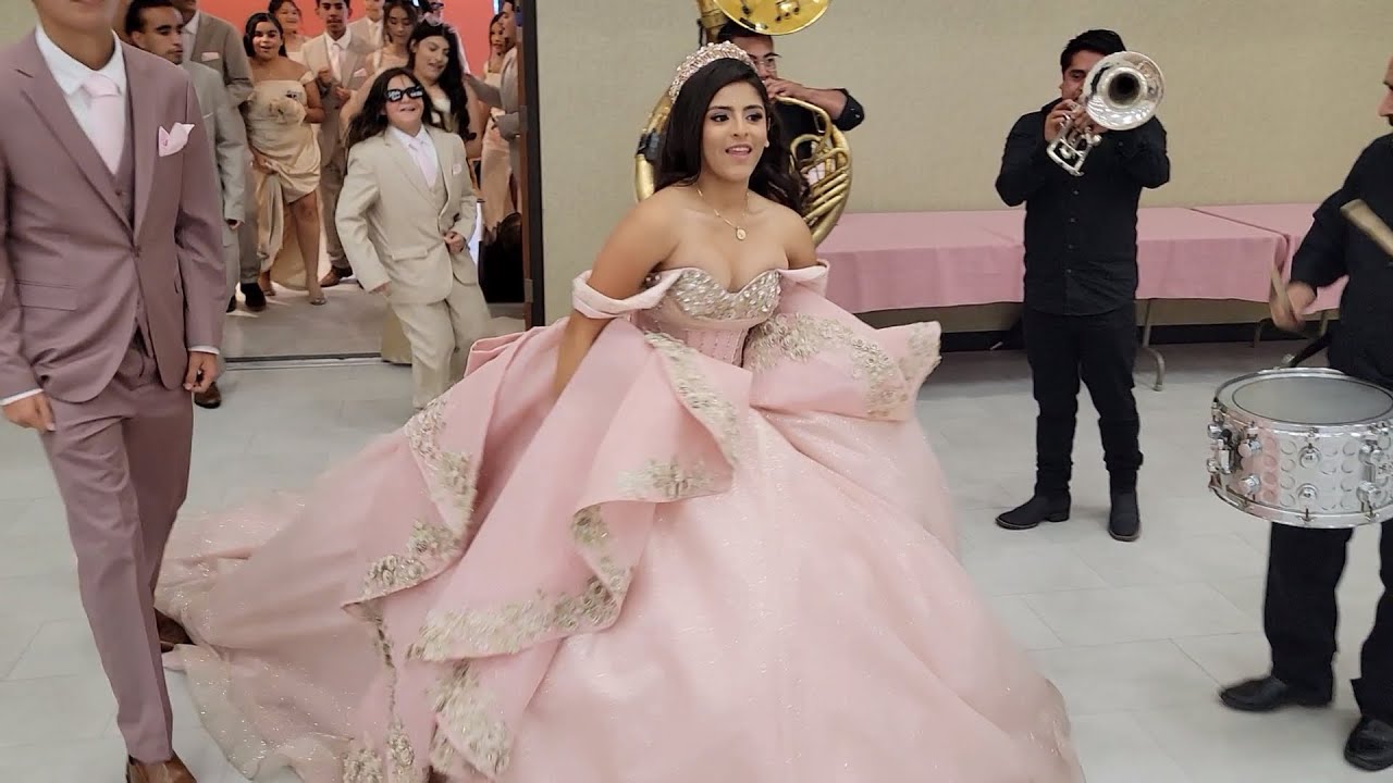 ENTRADA CON TAMBORAZO EN LA RECEPCION DE DELILAH RAMIREZ