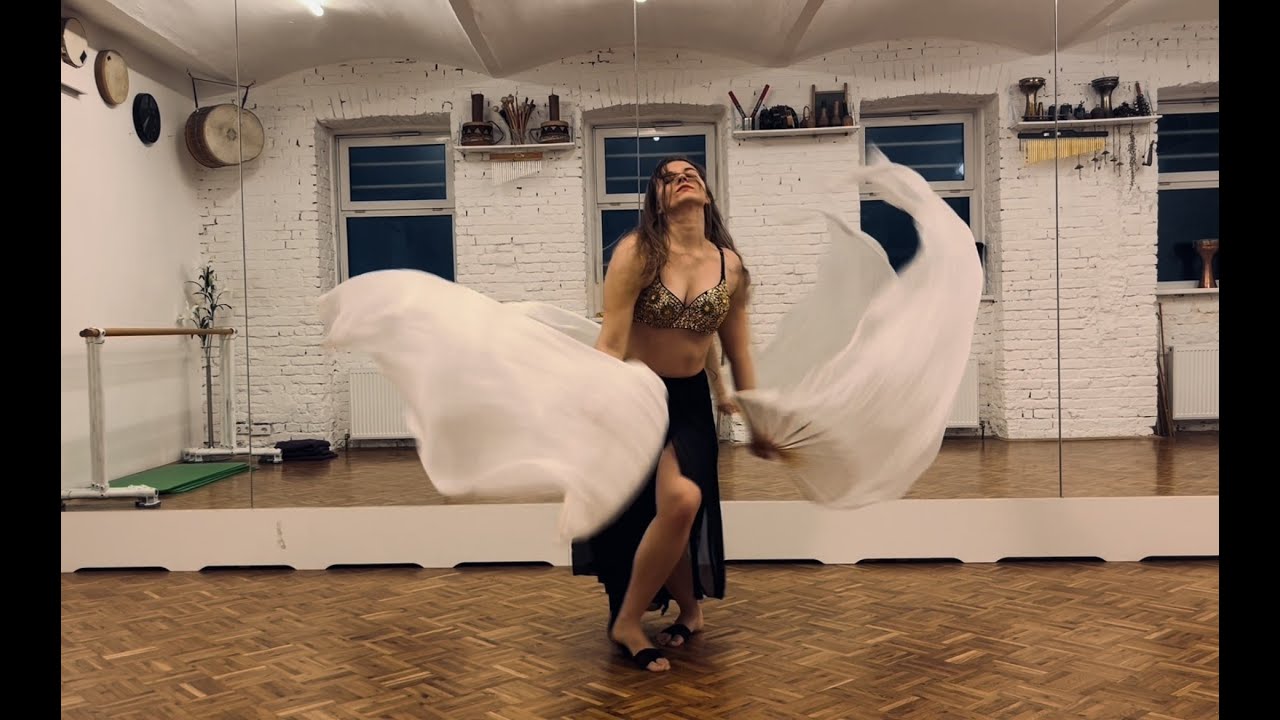 Golden Eye_Tina Turner Fanveils/Silkfan dance