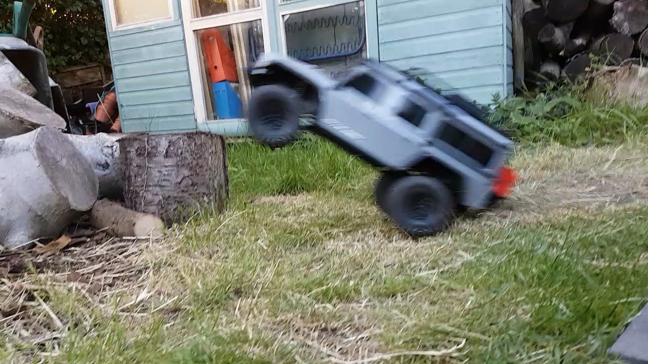 TRAXXAS TRX-4 Land Rover Defender 110 Wheelies!