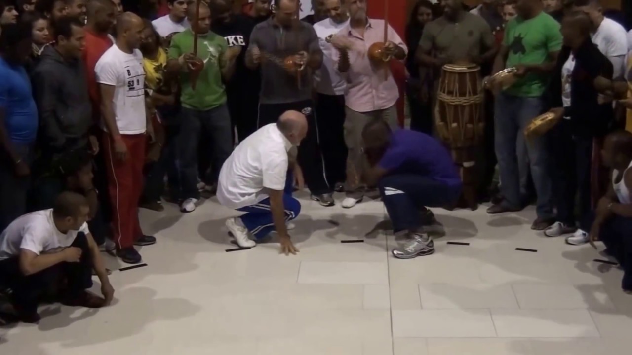 ABADÁ CAPOEIRA- Roda de abertura dos Europeus, Guimarães (2011)