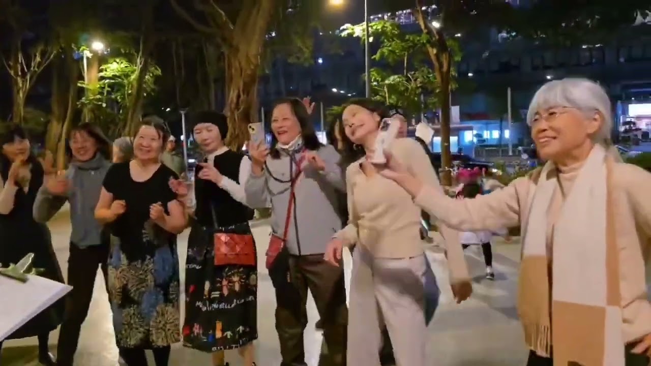 🎈望月想你🎈🎷哈蕾樂團🎷周日榮星演出樂手*陳清南博士*Solo曲，活潑的台大同學啦啦隊應援助陣2026/1/11