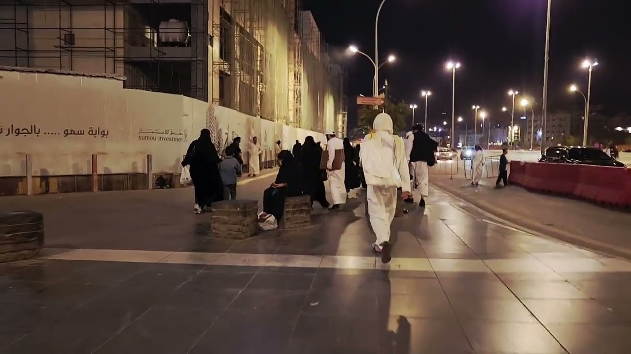 Midnight Outside Masjid al-Nabawi 🌙 | Cold Night Walk from King Fahad Gate | Madinah Vibes