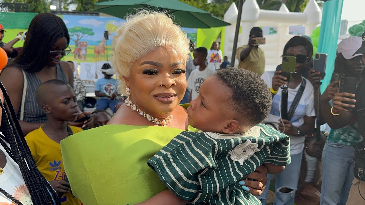 GRAND ARRIVAL OF DAYO AMUSA & HER SON AT HIS ONE YEAR BIRTHDAY CELEBRATION 