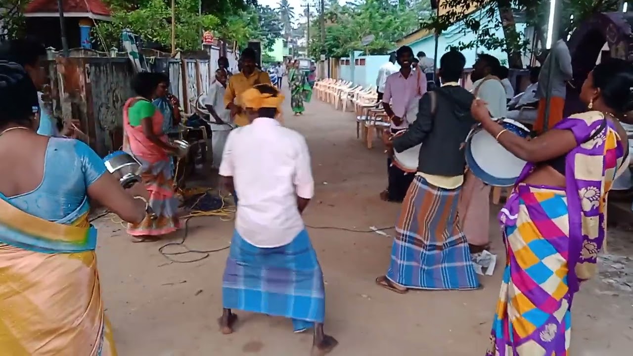 அதோ வாரான்டி வாரான்டி வில்லேந்தி ஒருத்தன்