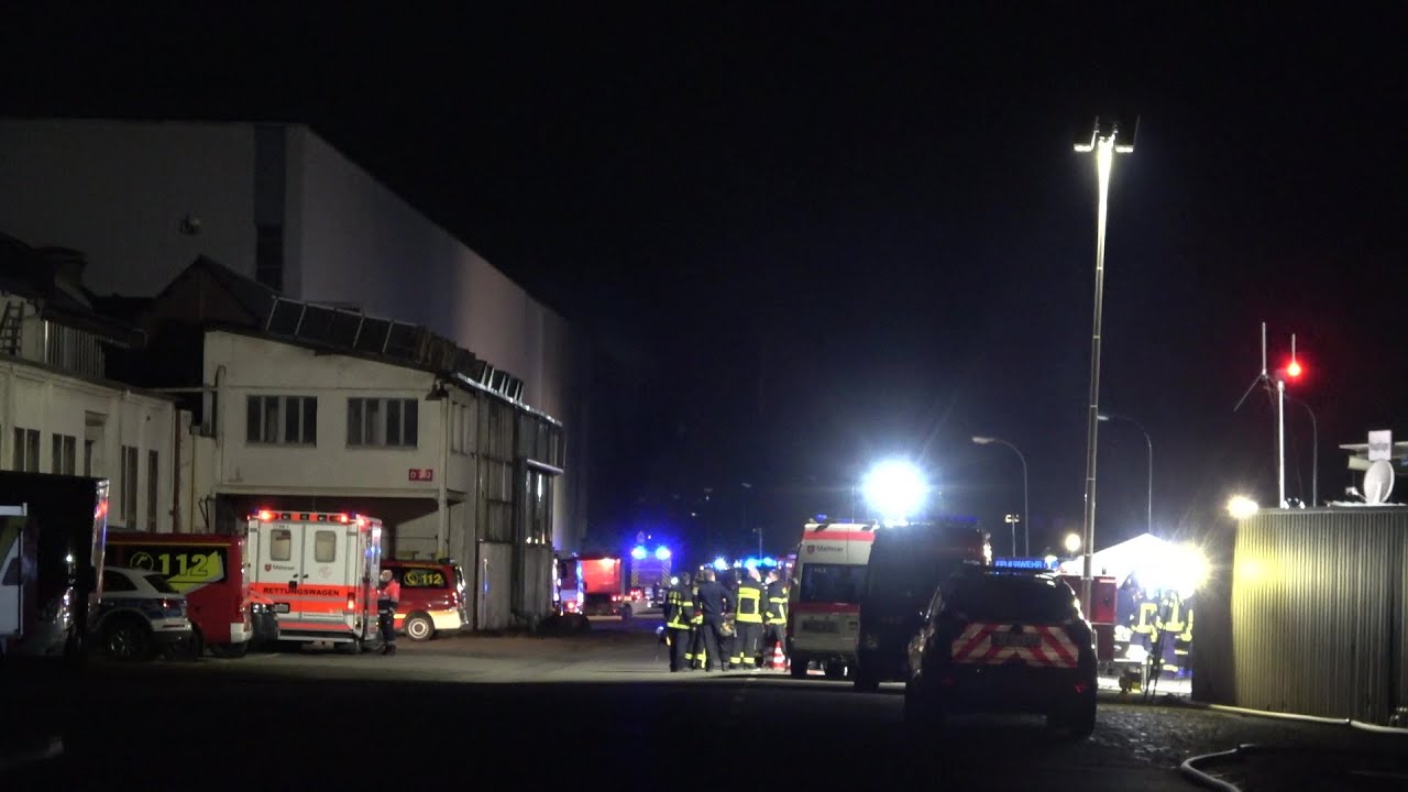 Großbrand auf ehemaligen Rasselstein-Firmengelände in Neuwied 350 Einsatzkräfte am 26.03.21 + O-Ton