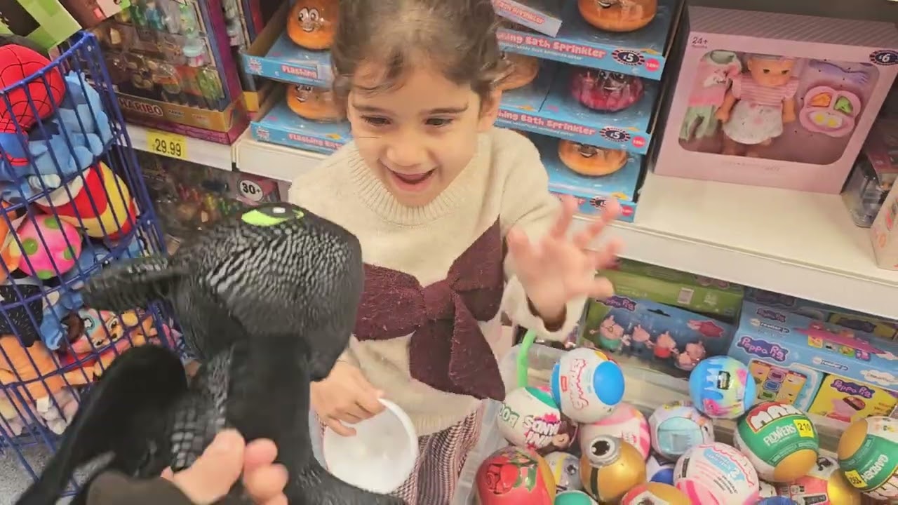 رحنا السوبر ماركت وشفنا هنيك اشياء تخوف واخر شي لقينا بطة ذهبيه 😱