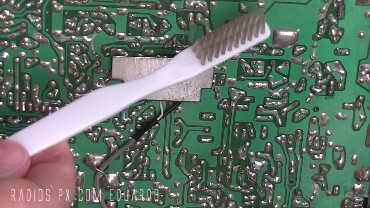 Álcool Isopropílico - como limpar a placa do seu rádio (está é a maneira que faço)