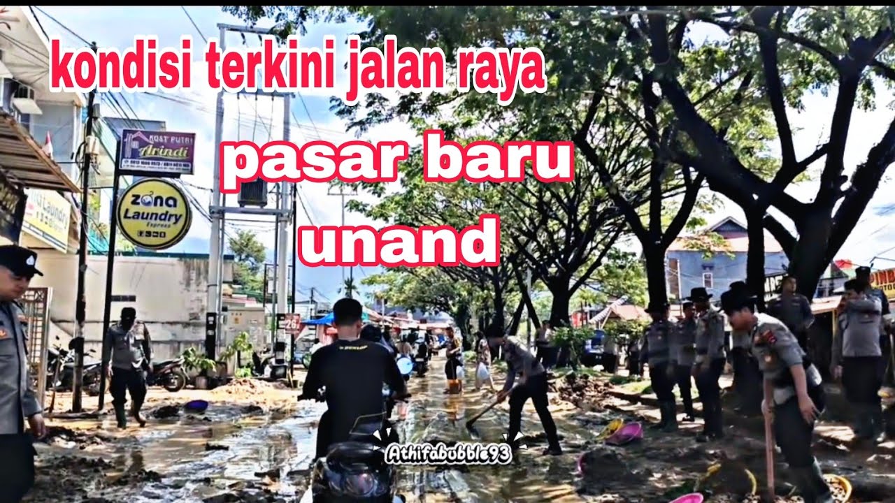 Paska banjir gunung nago,Suasana jalan Raya sekitaran pasar bAru unand di penuhi lumpur || padang