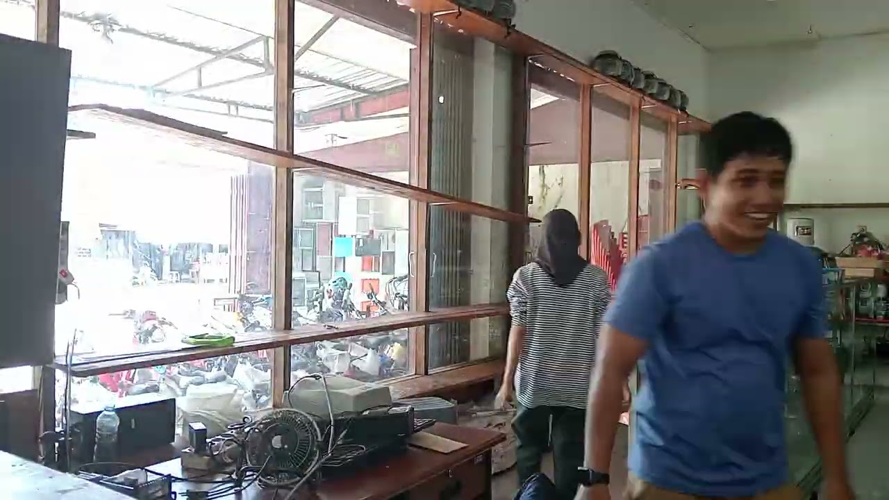 Bongkar rak kaca